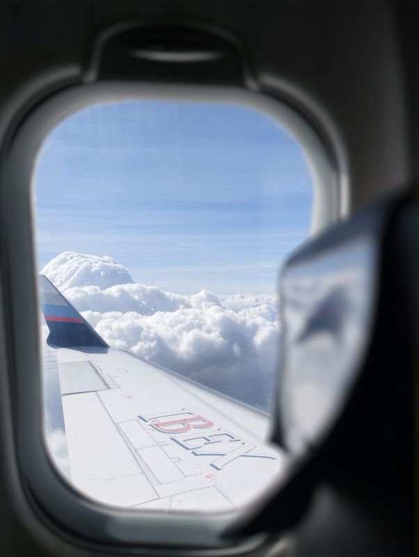 雲の上の機窓